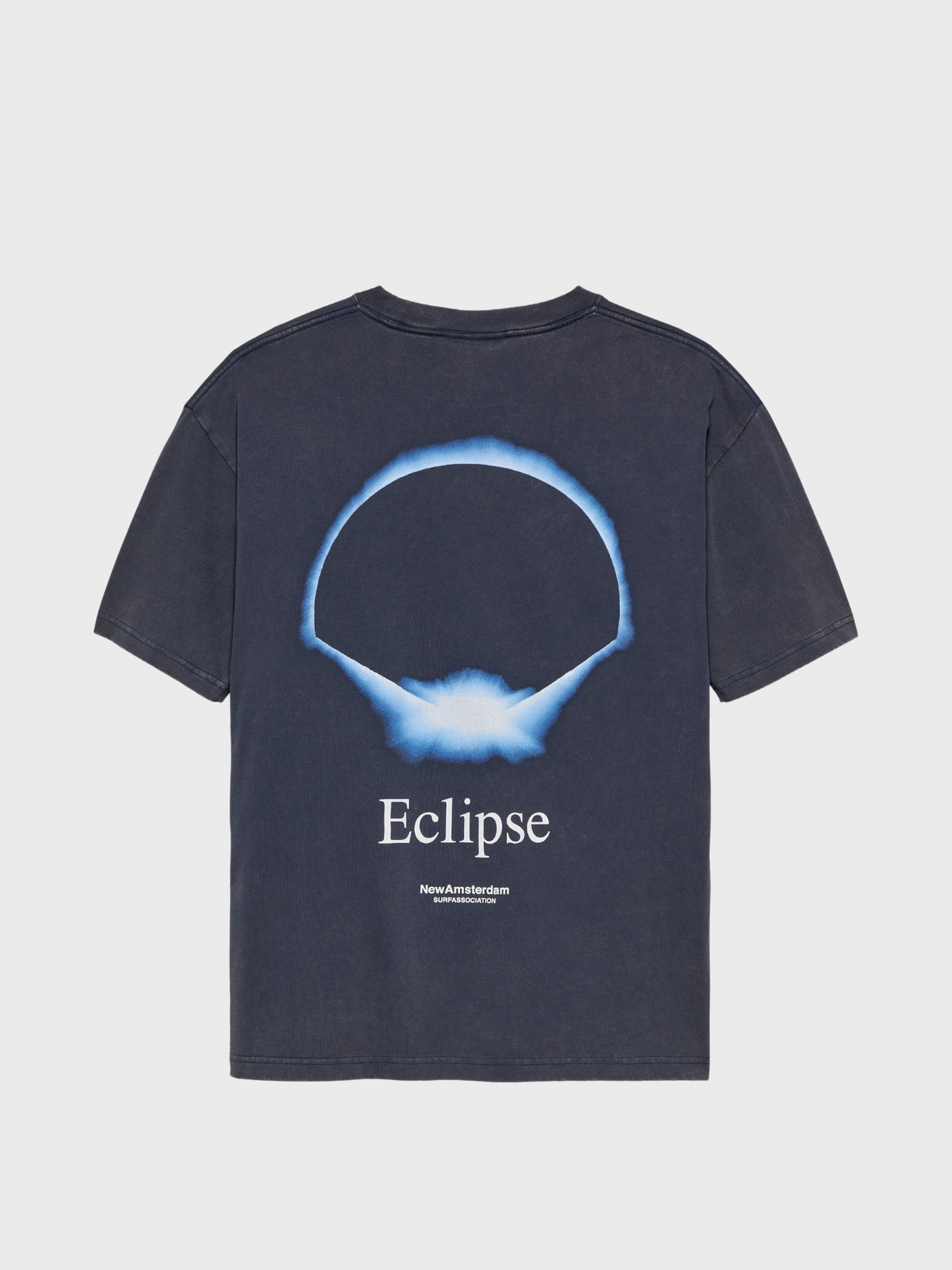 New Amsterdam Surf Association Eclipse T-shirt Night Sky met blauwe eclipse print op voorkant