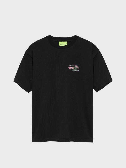 New Amsterdam Surf Association Lilies T-shirt in zwart met geborduurde lelies-print op borst