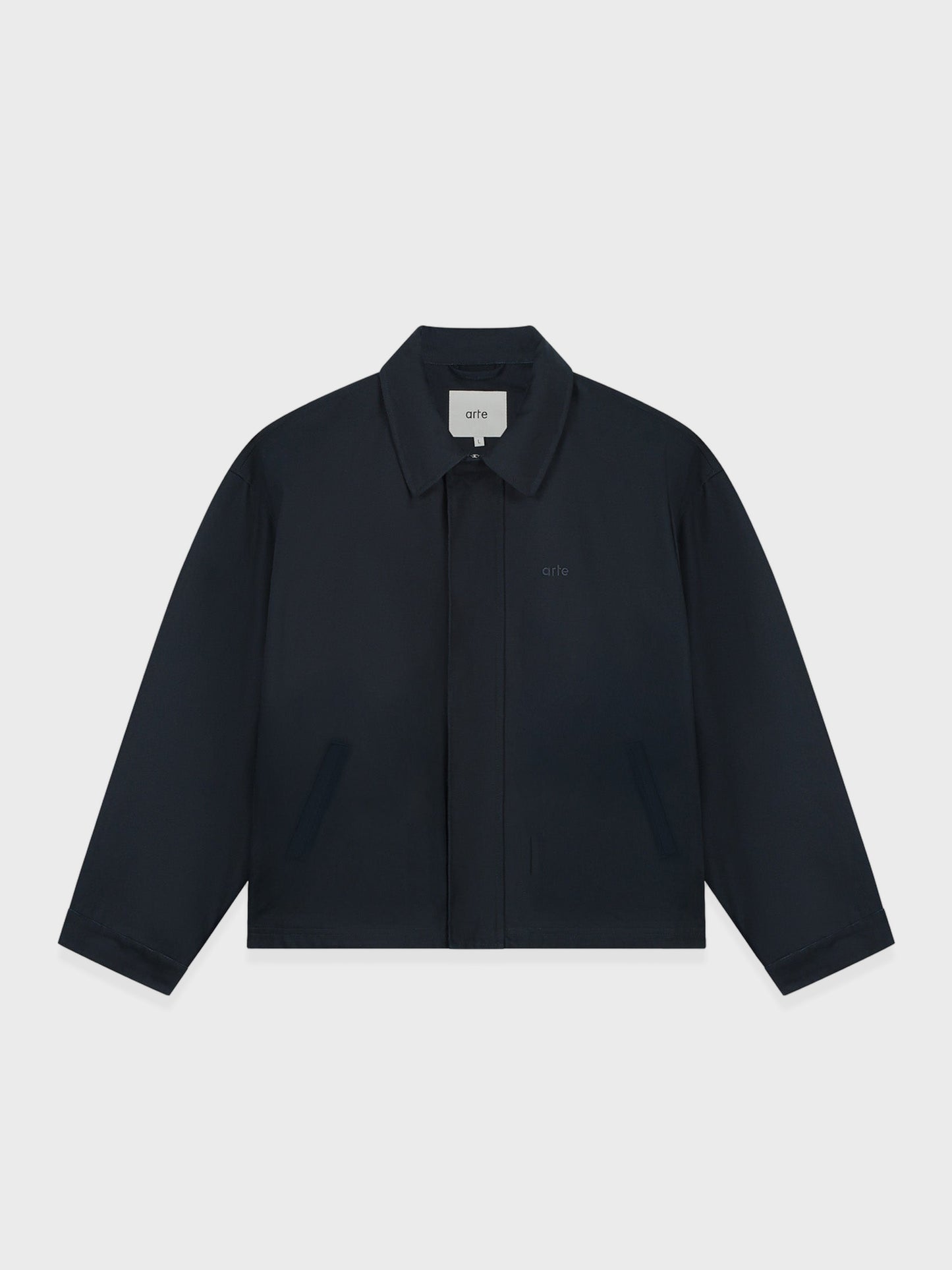 Arte Antwerp Canvas Atelier Jacket in marineblauw, voorkant.